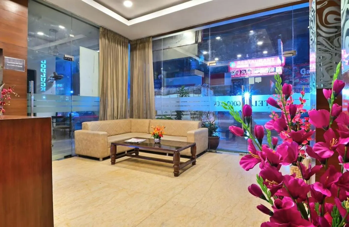 Hotel Good Luck By Jmd Group Near Delhi Igi Airport Nové Dillí