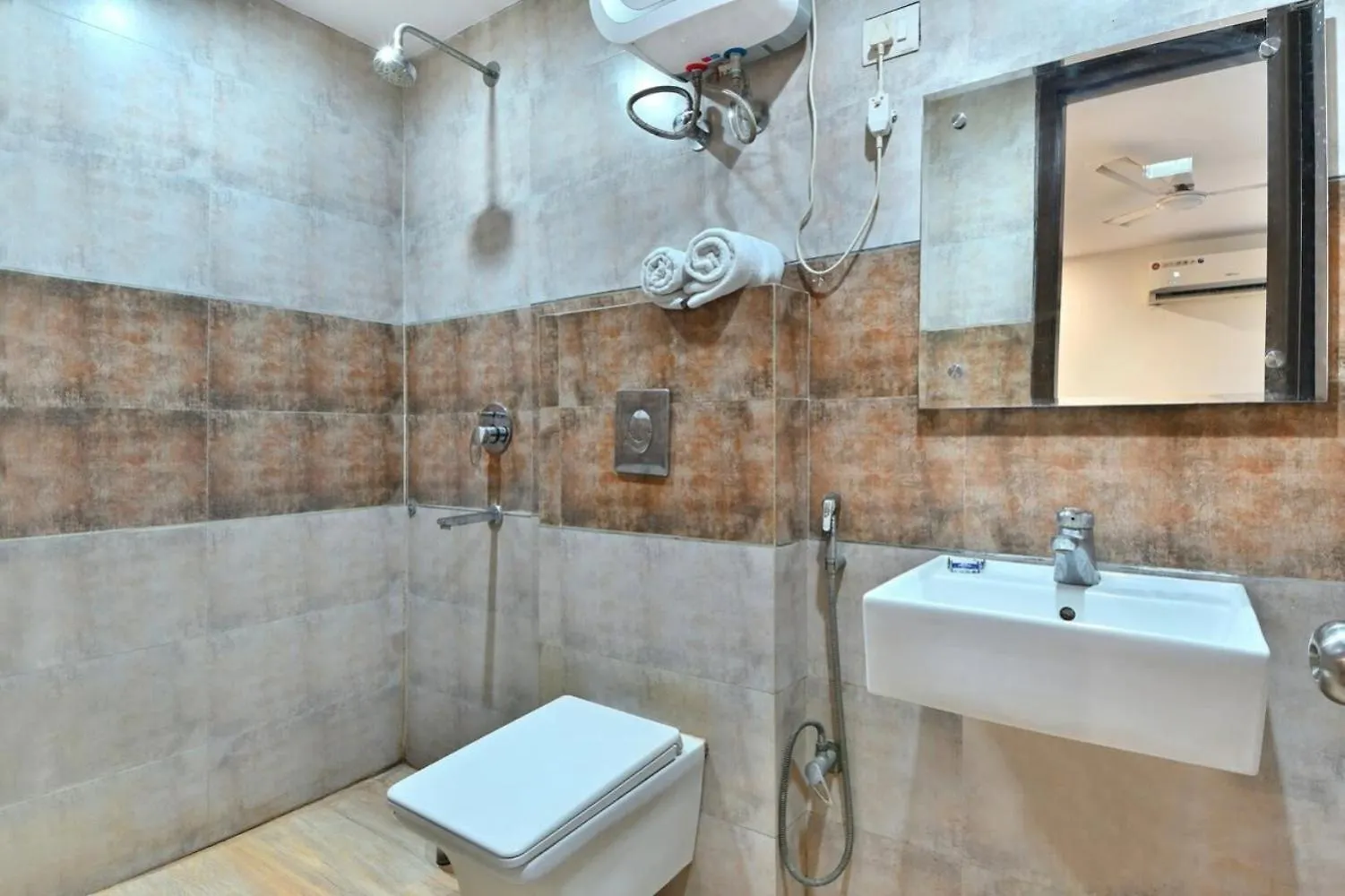 Hotel Good Luck By Jmd Group Near Delhi Igi Airport New Delhi